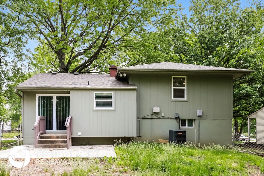 Building Photo - 5808 N Drury Ave