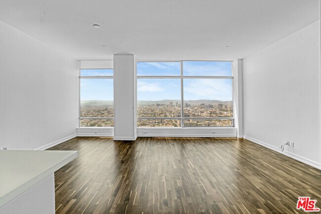 Building Photo - 900 W Olympic Blvd