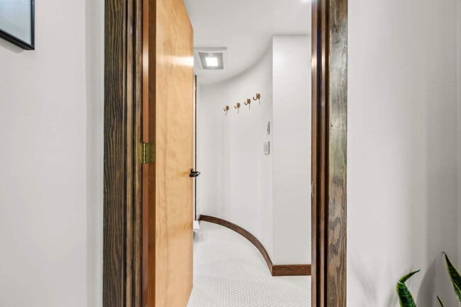 Building Photo - 1816 Bear Spgs Wy