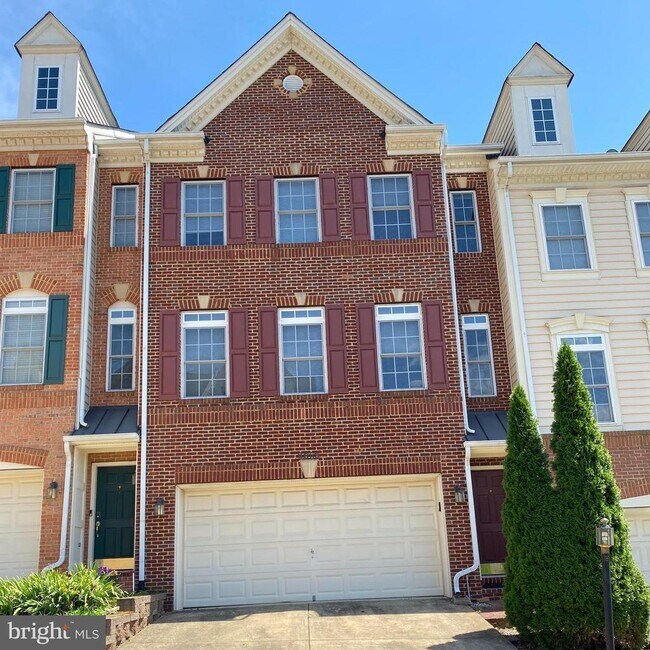 Building Photo - 9656 Potters Hill Cir