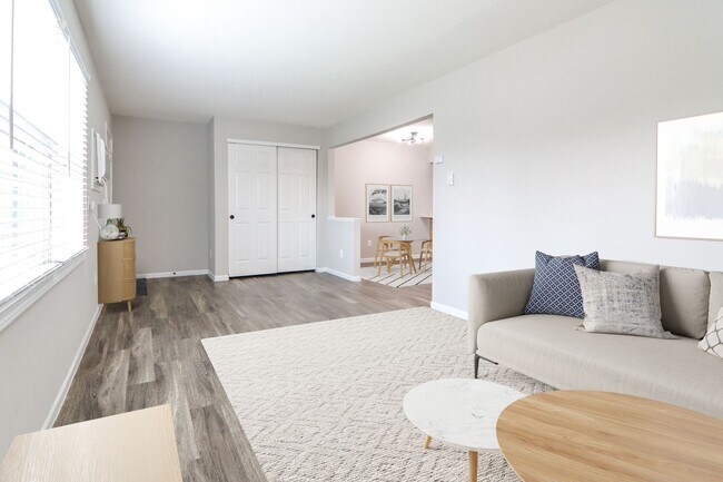 Building Photo - Country Squire Villas