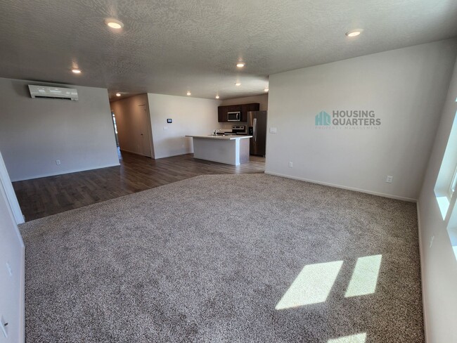 Building Photo - 1808 E Boskoop St