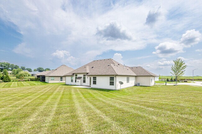 Building Photo - 6401 Cobble Creek Dr