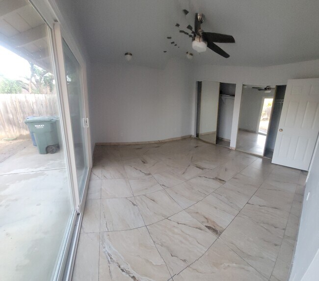 Building Photo - 711 E 7th Ave