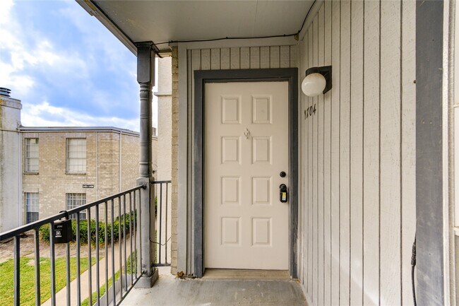 Building Photo - 6606 De Moss Dr