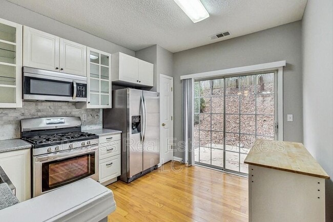 Building Photo - 1645 Heyford Cir NW