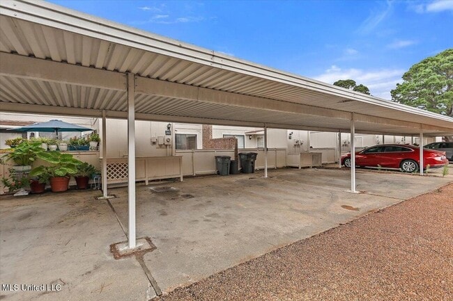 Building Photo - 167 Lakebend Cir