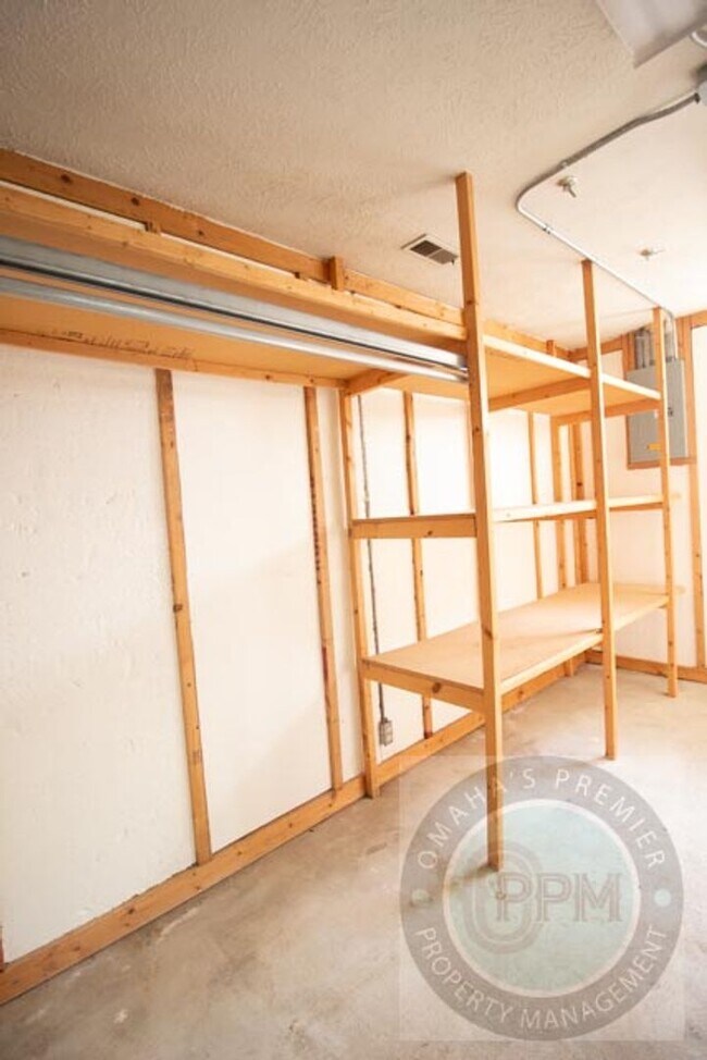 Building Photo - Spacious 3 Bed 3 Bath House