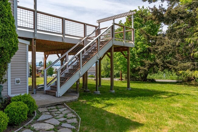 Building Photo - Spacious 2+ Bedroom Home on Corner Lot in ...