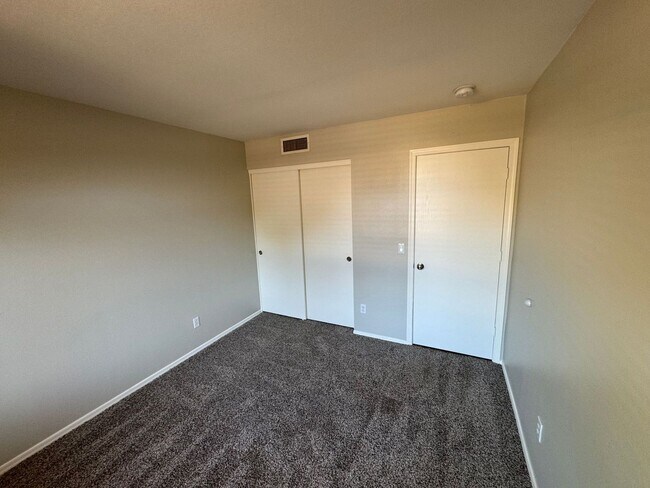 Building Photo - 3 Bedroom - 2 Bath - 1515 Sq. Ft. - in Gil...