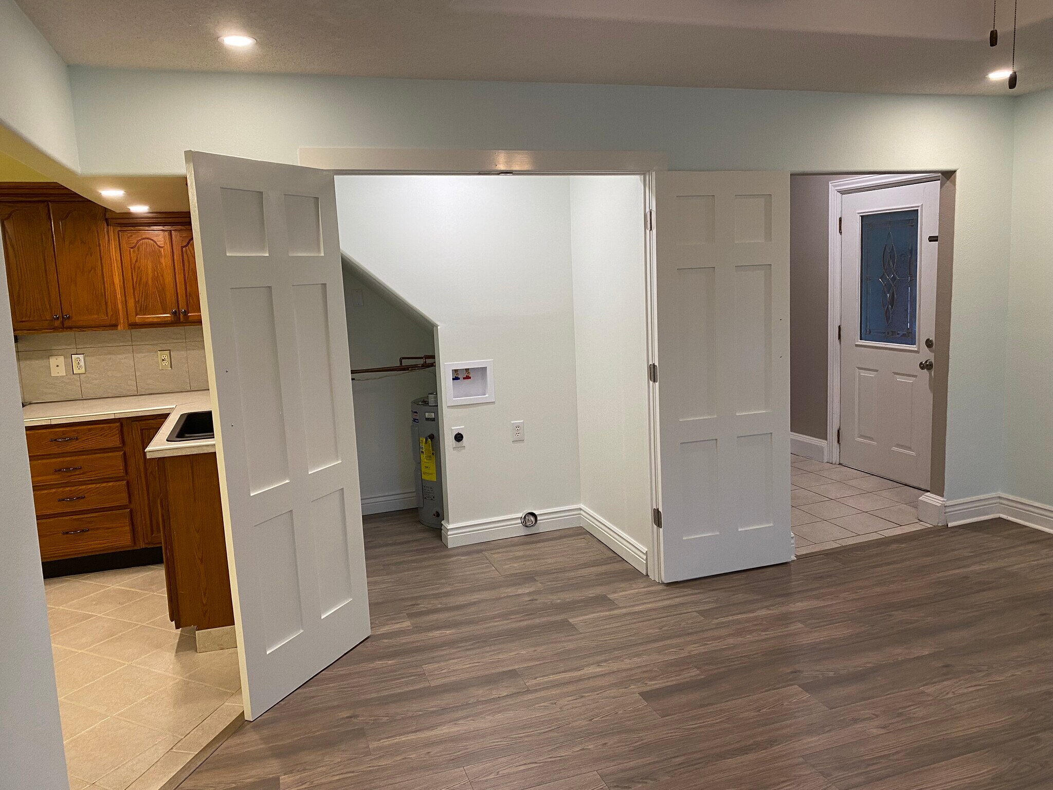 Laundry Hookup - 622 Putnam St