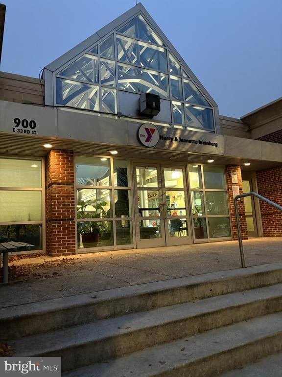 Building Photo - 824 E 33rd St