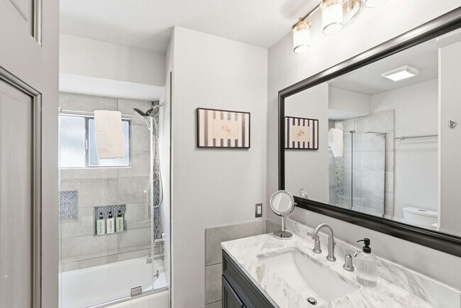 Building Photo - 12511 Chapel Bell St