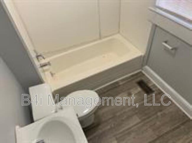 Building Photo - 205 Porter St SW