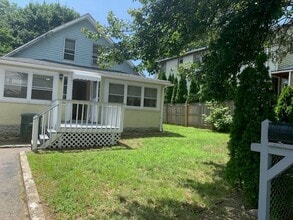 Building Photo - Beautiful 3 bed 1.5 Bath Single Family Home For Rent