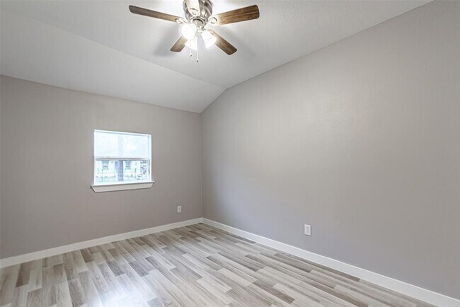 Building Photo - 4909 Higgins St