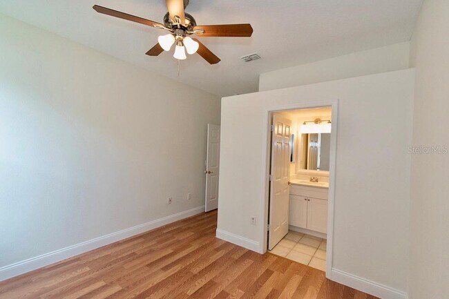Building Photo - 1707 Golfview Dr