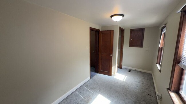 Building Photo - Exciting 3 Bed 1 Bath near UWEC! Available 1st June!