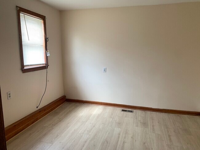 Building Photo - 226 Brightman St