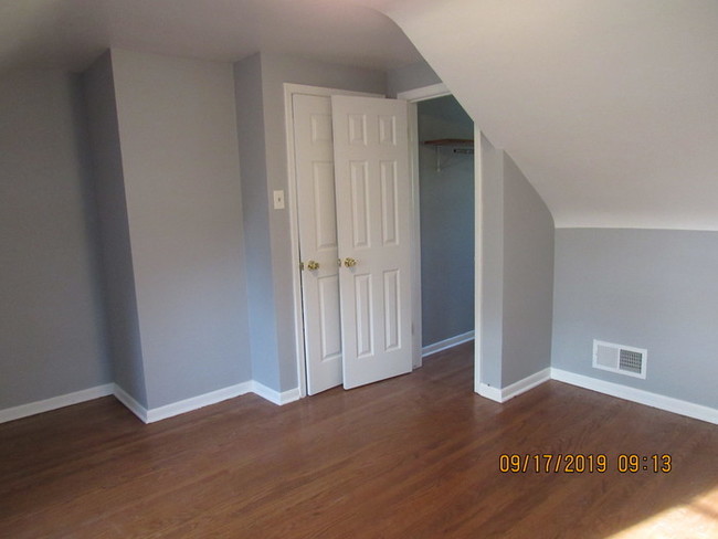 Building Photo - SECTION 8 ACCEPTED - 4550 S Keystone Ave