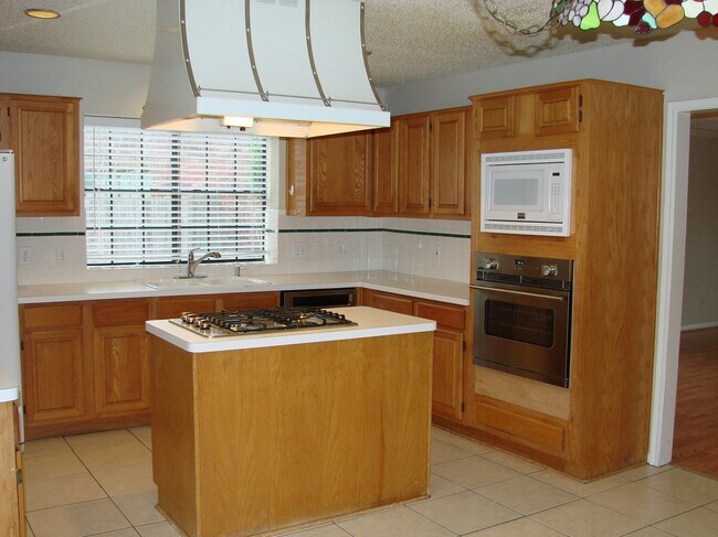 Building Photo - 462 Everington Dr