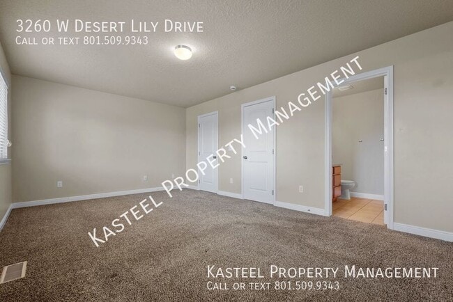 Building Photo - 3260 W Desert Lily Dr