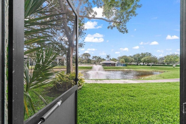 Building Photo - 1001 Sabal Ridge Cir