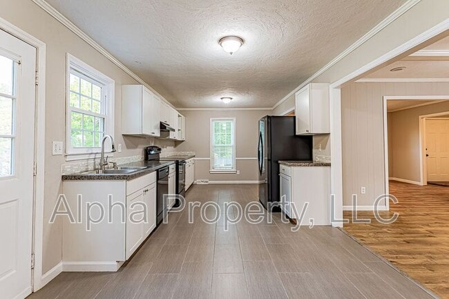 Building Photo - 111 Canebrake Dr