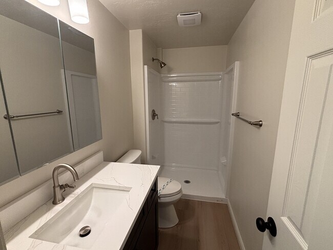 Building Photo - 627 E 700 N