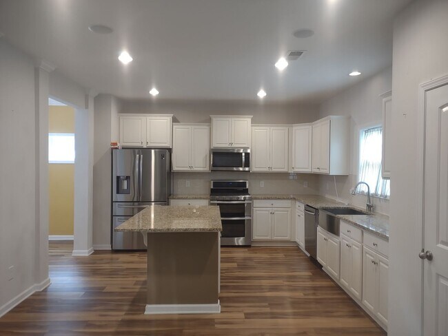 Building Photo - Wonderful Two Story Four Bedroom Three Full Bathrooms Home in Elgin SC