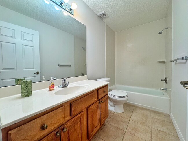 Building Photo - 932 Delcie Dr