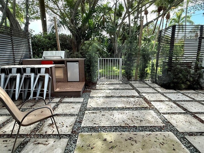 Building Photo - 6420 NW 109th Ave