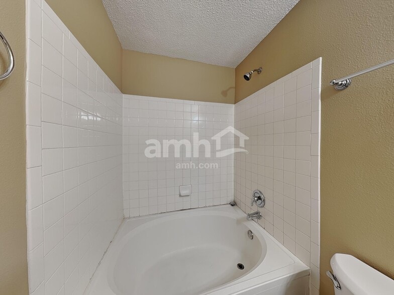 Building Photo - 2343 Summerwood Ln