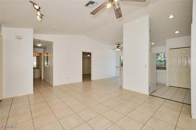 Building Photo - 3825 Hollycrest St