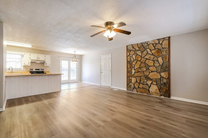 Building Photo - 2915 Winchester Dr