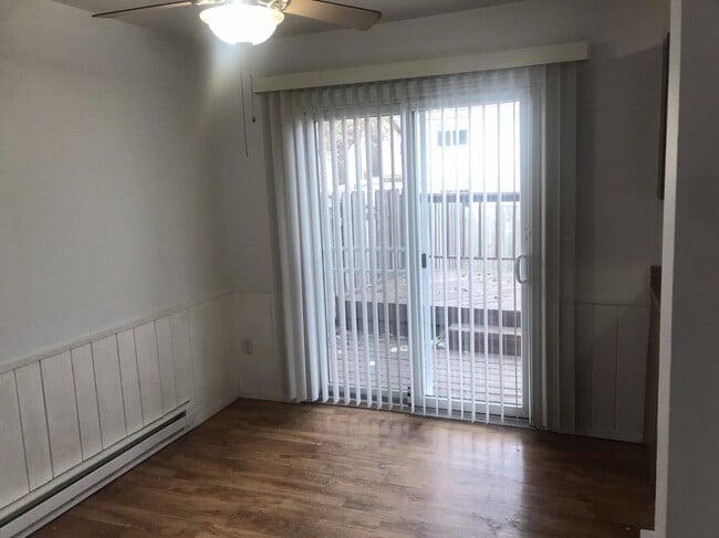 Building Photo - 440 22nd St E