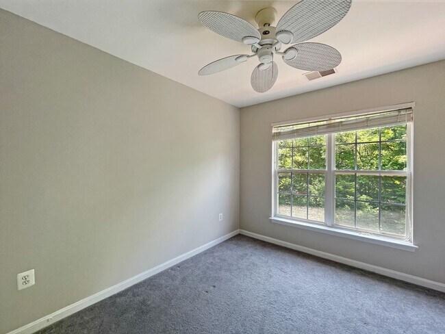 Building Photo - 15716 Palermo Terrace