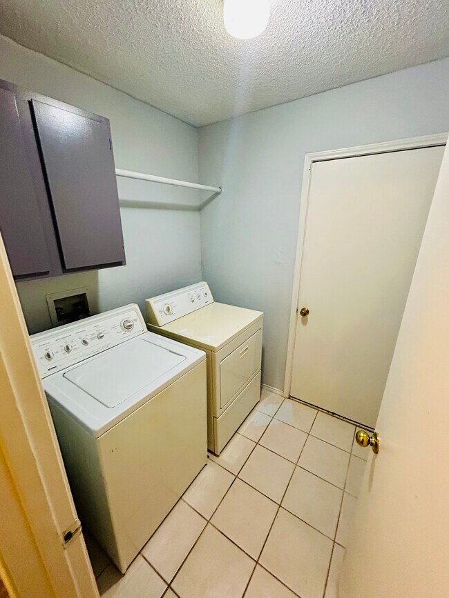 Building Photo - 4404 Courtside Dr