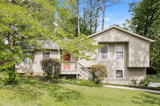 Building Photo - 3240 Beaver Dr