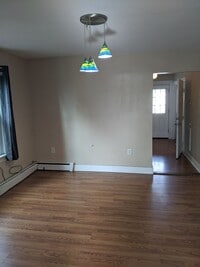 Building Photo - South Oakland Large and renovated 3 bedroom apartment Must SEE!