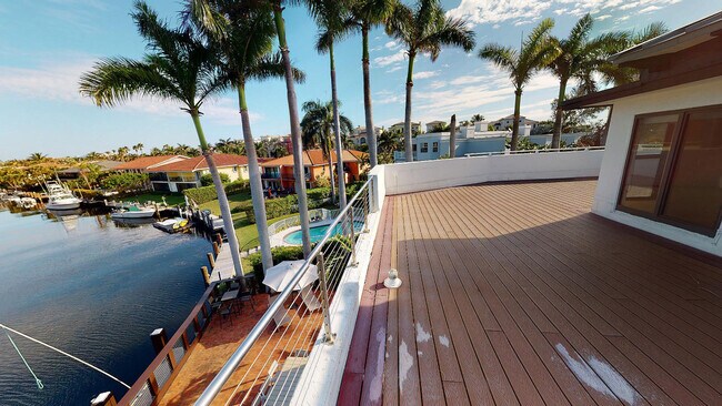 Building Photo - 1121 Bel Air Dr