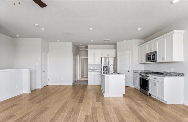 Building Photo - "Charming 3-Bedroom Duplex in San Antonio with Granite Elegance!"