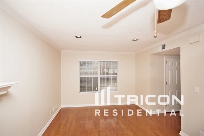 Building Photo - 2041 Glastonbury Dr