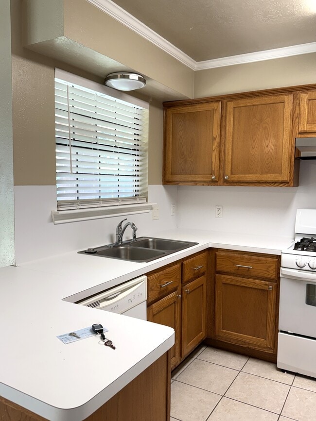Building Photo - 1505 Richland Ct N