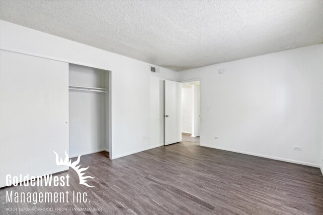 Building Photo - 1Bdm 1Ba Apartment in the Gated Deville Ap...