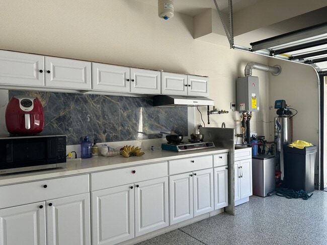 Building Photo - Room for Rent in Stanton-Prime Location