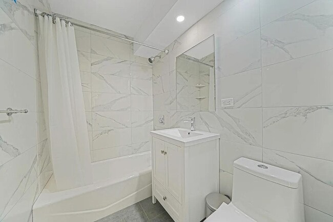 Building Photo - 460 E 79th St