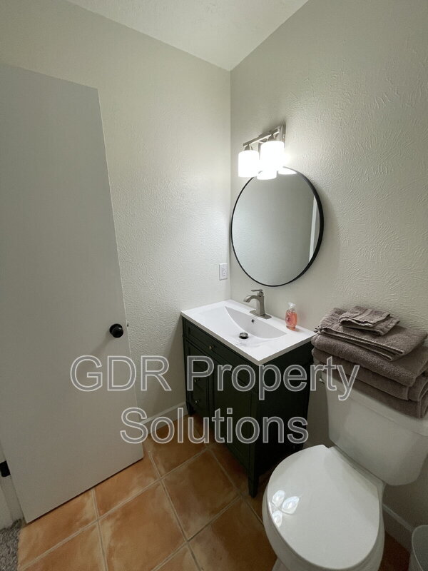 Building Photo - 520 Ortiz Dr NE
