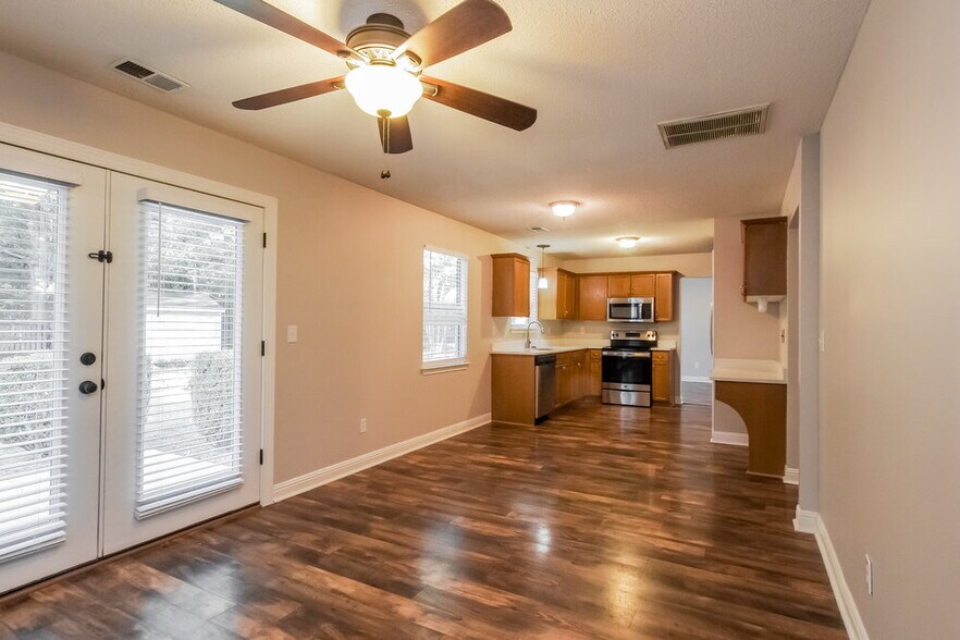 Building Photo - 3405 Mayhurst Dr
