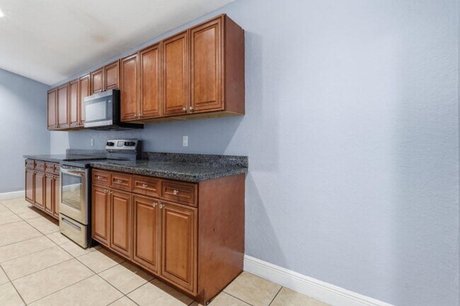 Building Photo - 1029 Staghorn St